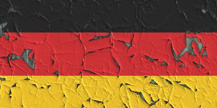 Bundesrepublik Deutschland - angegriffene Fahne - Faktum Magazin