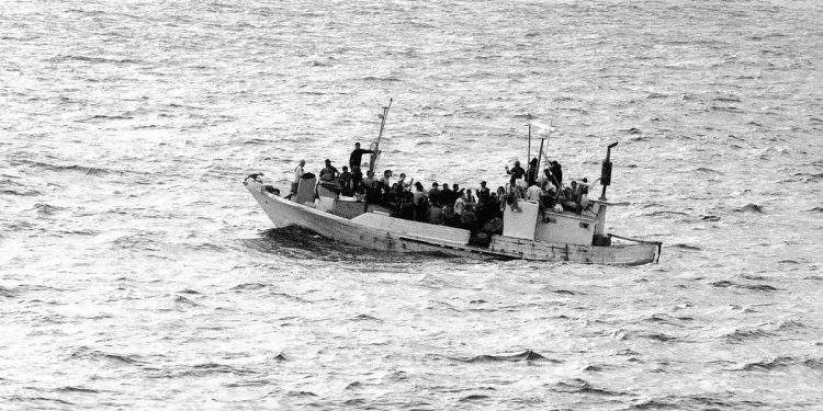 Flüchtlinge - Asylanten - Boot - Faktum Magazin