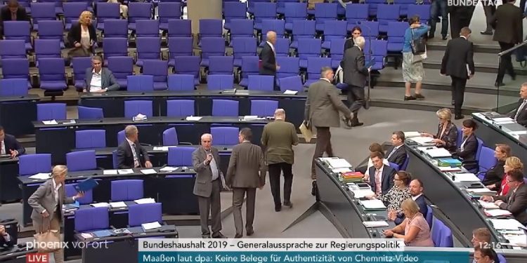 AfD verlässt den Plenarsaal - Bundestag - Faktum Magazin