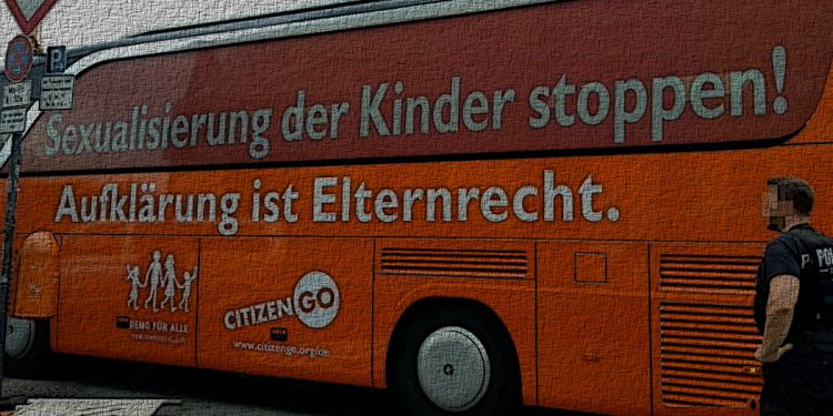 Bus der Meinungsfreiheit in Berlin - Faktum Magazin